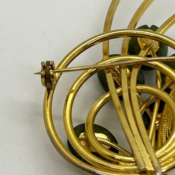Vintage Gold-Tone Brooch With Green Stone Accents Retro Floral Design Pin - Picture 9 of 13